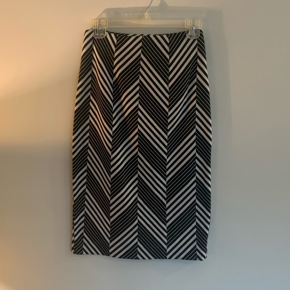 Halogen black/white herringbone chevron knit long pencil skirt SZ 4P